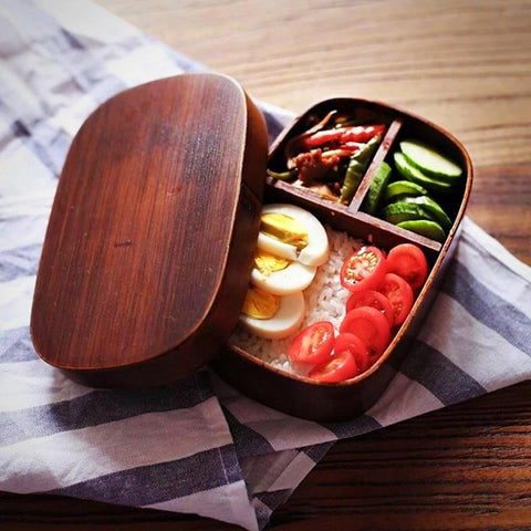 Wooden lunch box with a removable layer