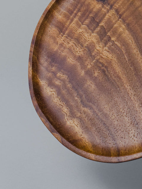 Acacia wood platters with a curved edge