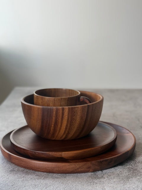 Round acacia wood plates and bowls