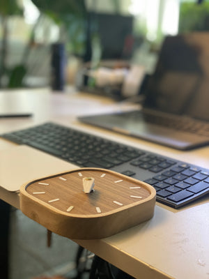 Silent wood desk clock with hands