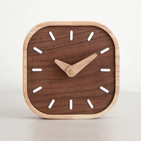 Quiet wooden modern clock 